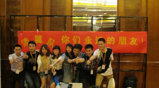 冠軍團(tuán)隊(duì)合影留戀