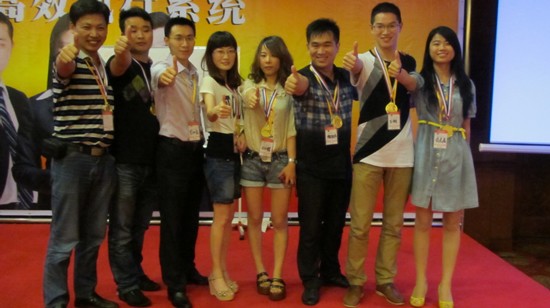 冠軍團(tuán)隊(duì)?wèi)c祝留戀